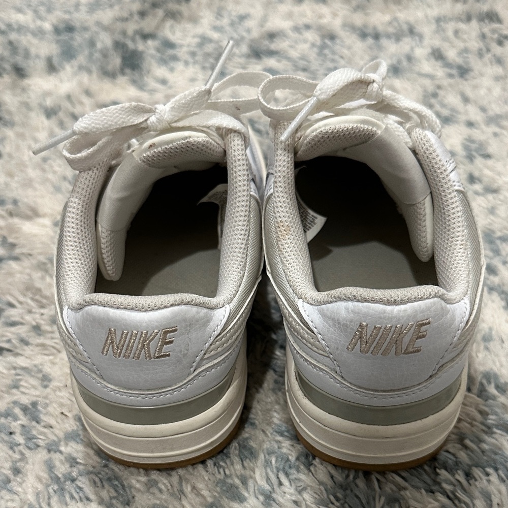 Nike White Low-Top Sneakers with Cream Swoosh - Picture 4 of 6